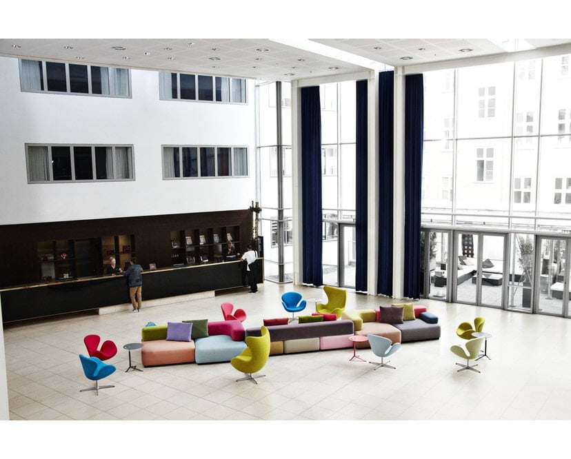 swan-and-egg-chair_fritz_hansen_arne_jacobsen