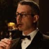 Jeremy Strong in The Gentlemen 2019 - wine glas
