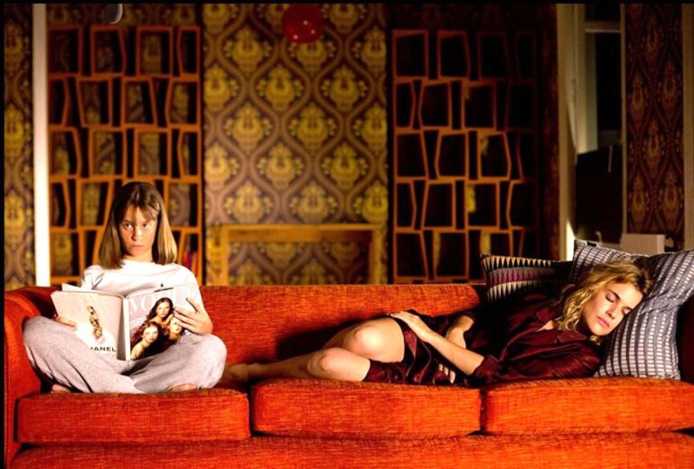 Julieta red sofa interior design