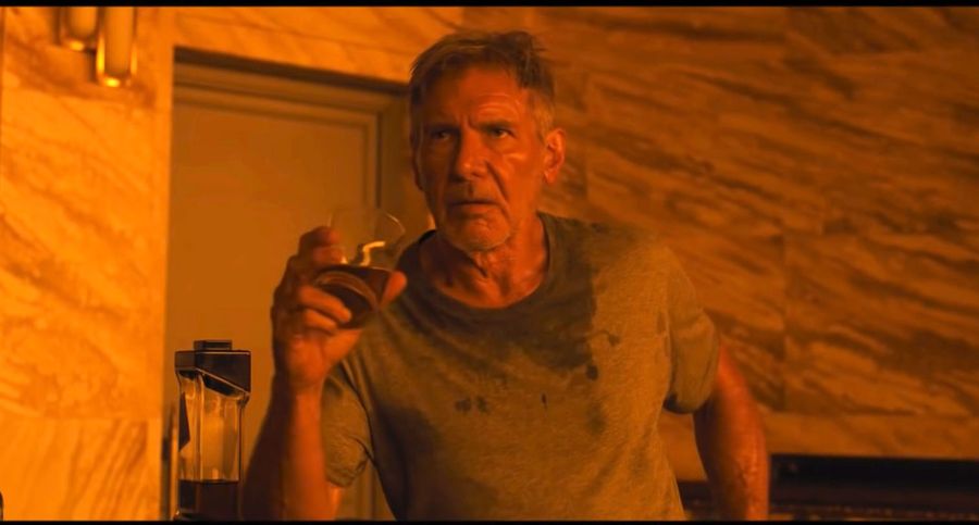 Blade-Runner-2049-Bar-Scene-whiskey-glasses-2