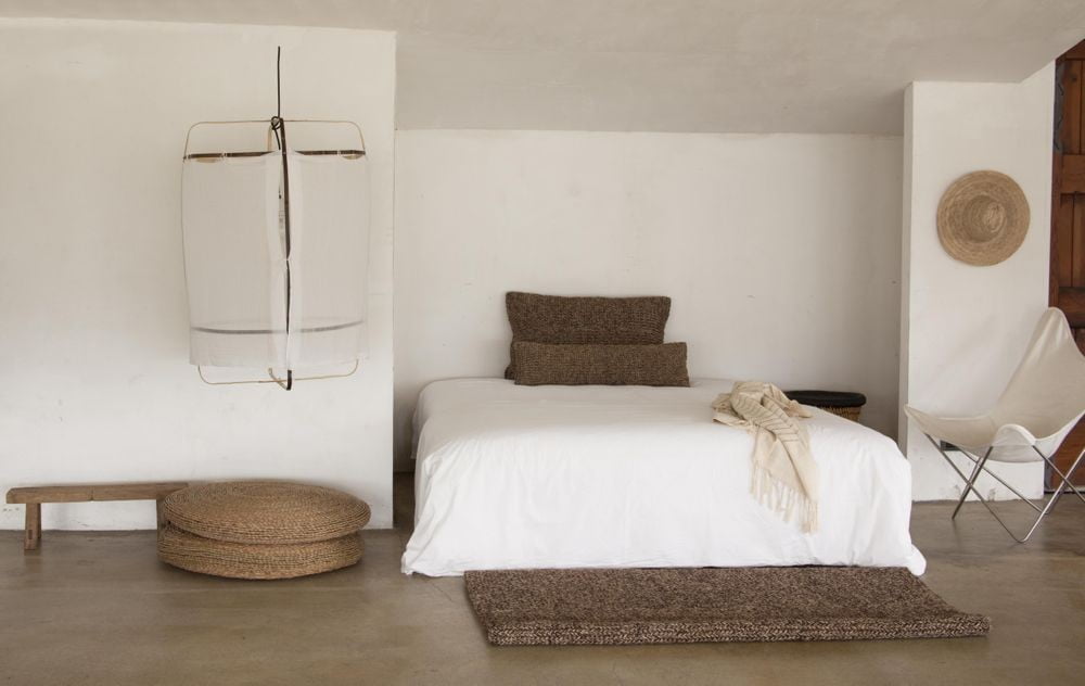 Casual-Living-Room-Bed-Style-Essentials-Interior-Design-Lebanon-ay-illuminate-z1-cotton-lamp