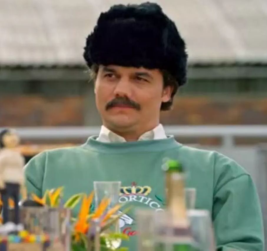 The-hat-Ushanka-Pablo-Escobar-in-Narcos