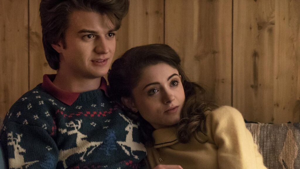 christmas-sweater-worn-by-steve-harrington-joe-kerry-spotted-in-stranger-things-s01e08