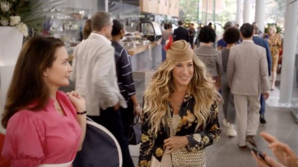 lewis-mixed-metal-chain-bag-worn-by-carrie-bradshaw-sarah-jessica-parker-spotted-in-and-just-like-that…-tv-series-wardrobe-season-1-episode-1