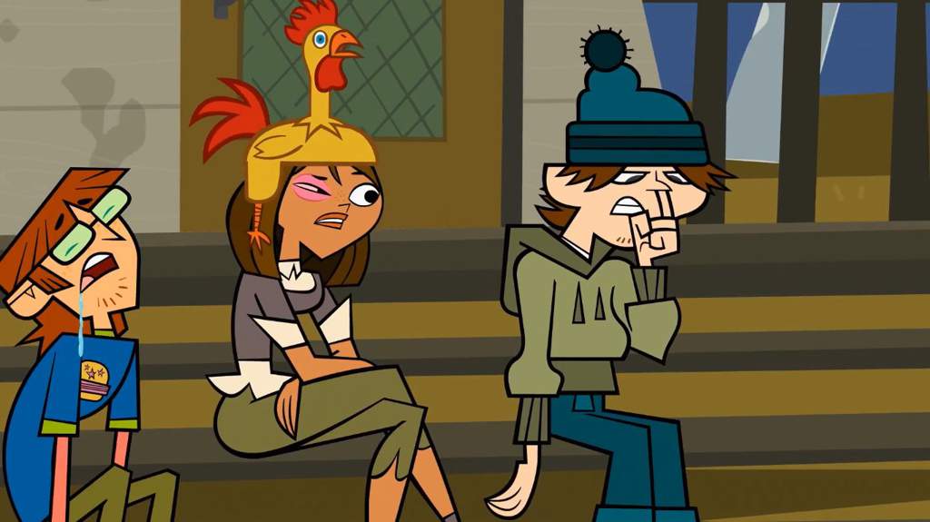 Ezekiel and Courtney were originaly going to be a couple. But he is nis nose in the ofront of her