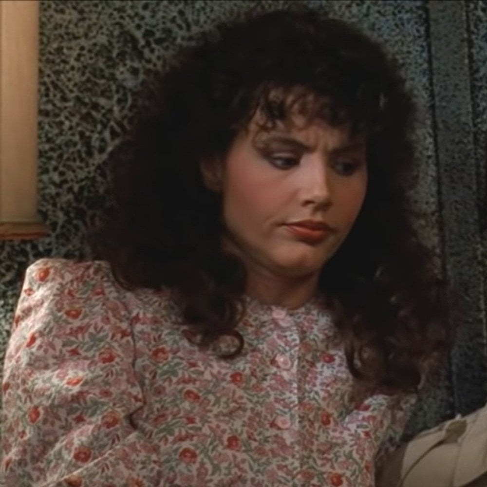 How to get the Costume of Barbara Maitland from Beetlejuice