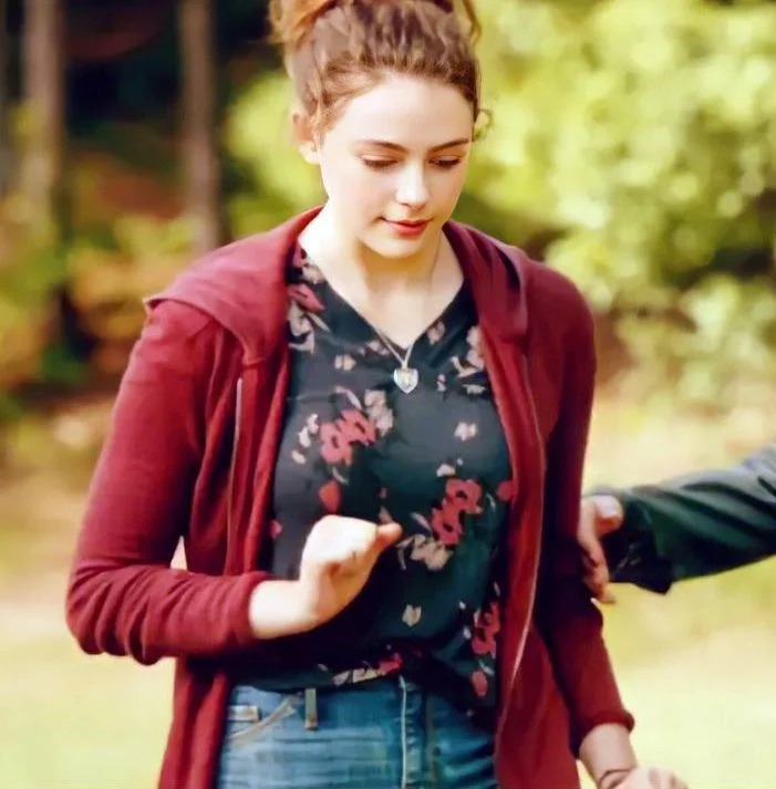 Hope Mikaelson The Originals Floral TopOutfit in The Originals S05E06