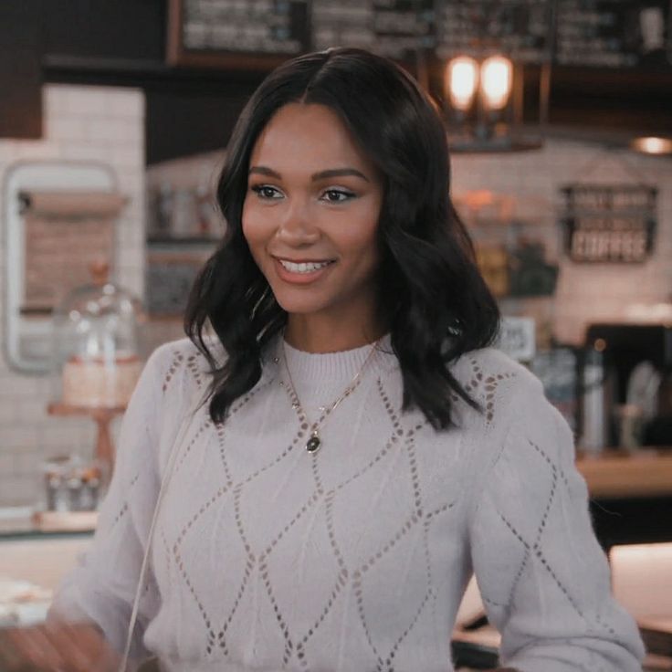 Layla-Keating-white sweater-outfit-Style-Clothes-and-looks-All-american-outfit-inspo
