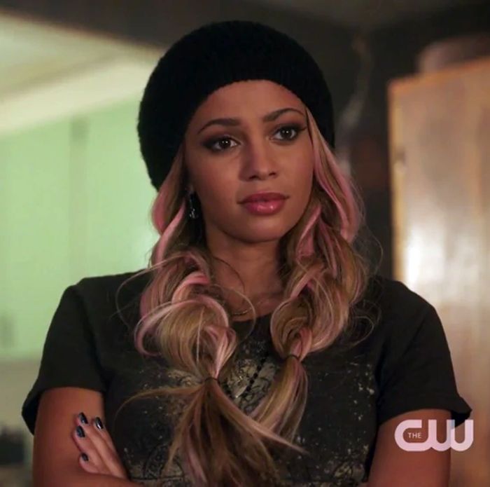 Toni-Topaz-Riverdale-Outfit-Inspo-Caps