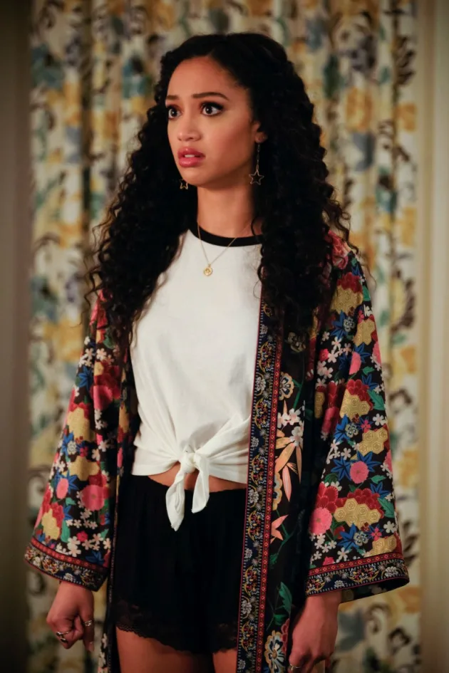 olivia-baker-outfits-floral-kimono