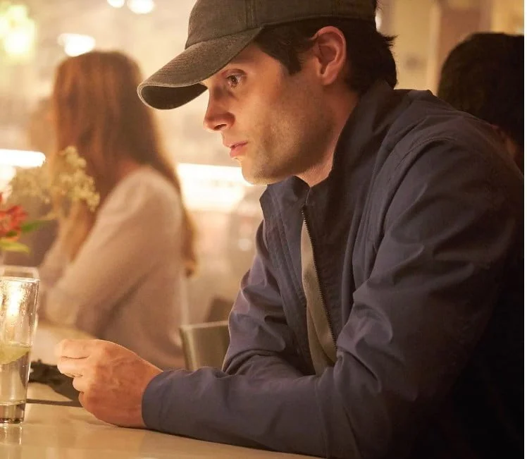 In-you-season-2-3-joe-goldberg-stalk