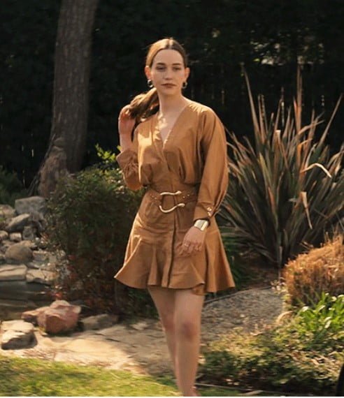Outfits-Clothes-Look-Styles-by-Victoria-Pedretti-as-Love-Quinn-in-You-Netflix
