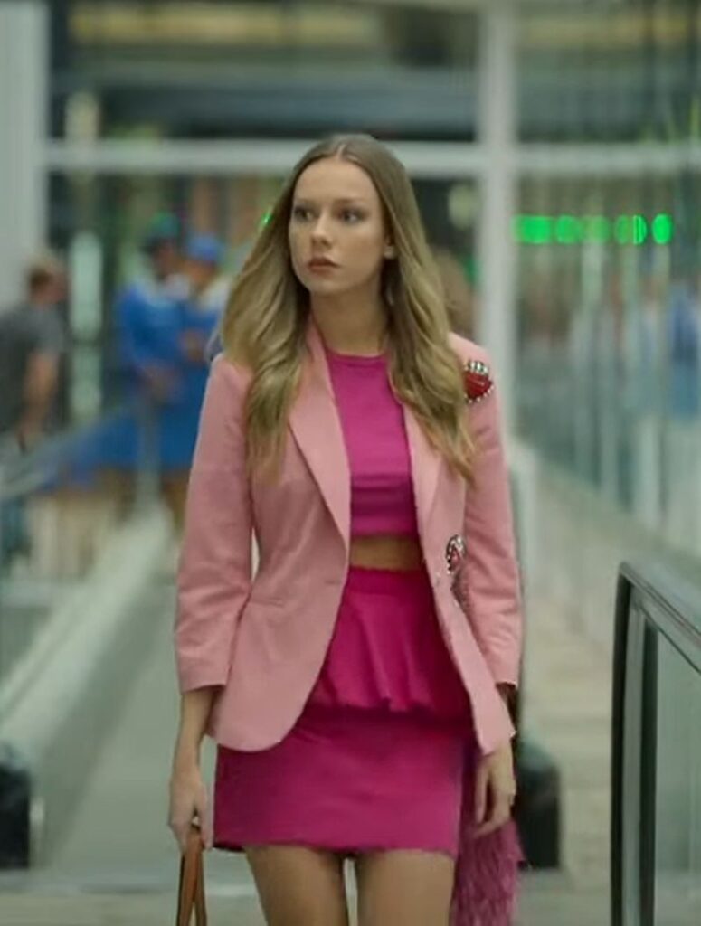 Pink Outfit worn by Carla Rosón Caleruega Ester Expósito seen in Elite