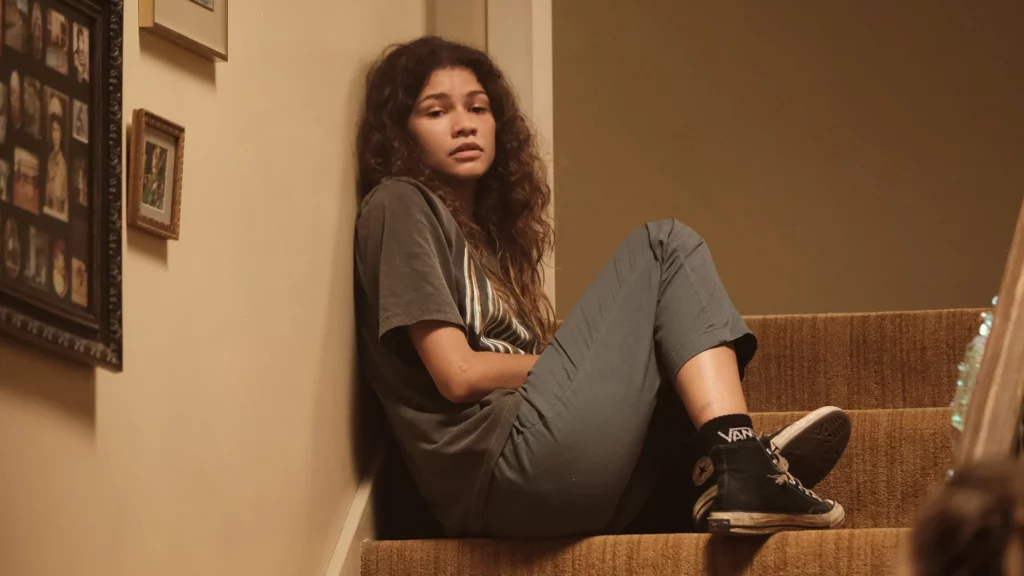 The printed shirt of Rue Bennett (Zendaya) in Euphoria (S01E03