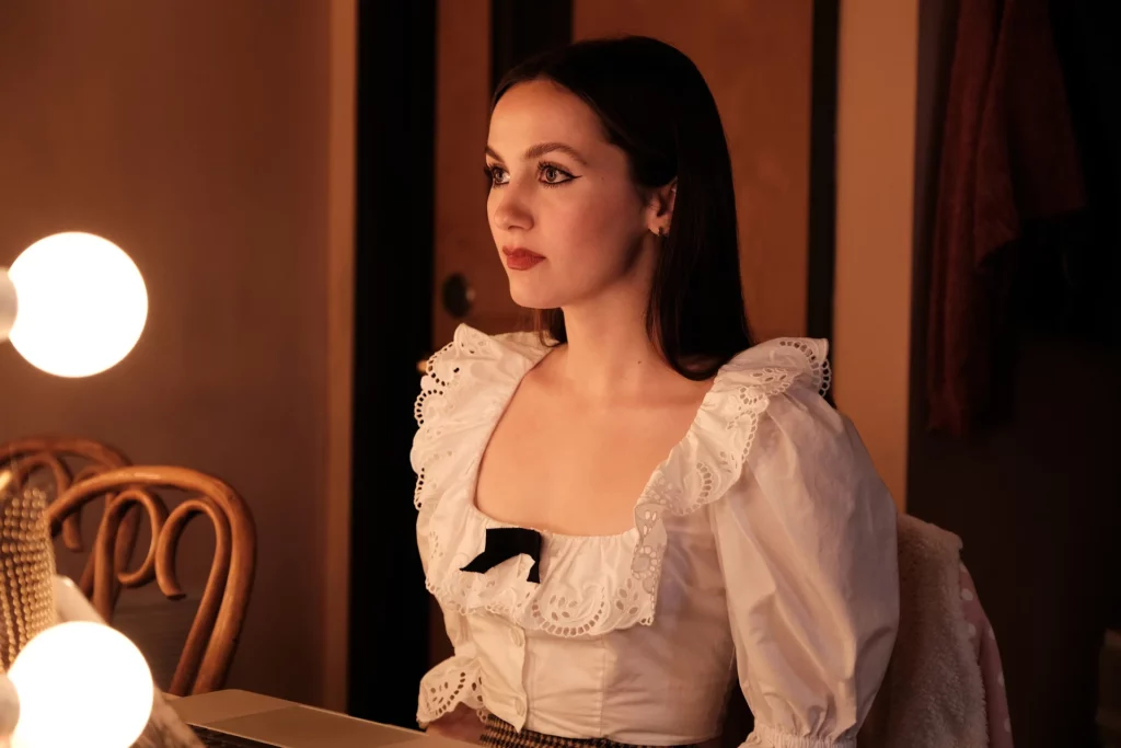 Lexi-in-white-blouse-outfit