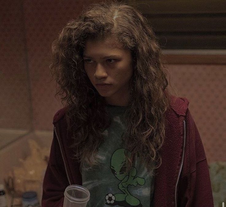 Outfit of Zendaya as Rue Bennett