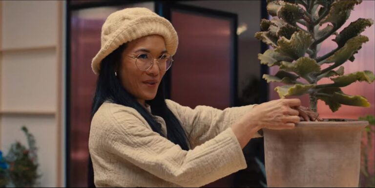 Amy-Lau-Glasses-Outfits-Fashion-Style-in-Beef-Netflix