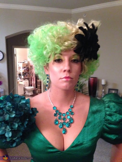 Effie Trinket green hair cosplay