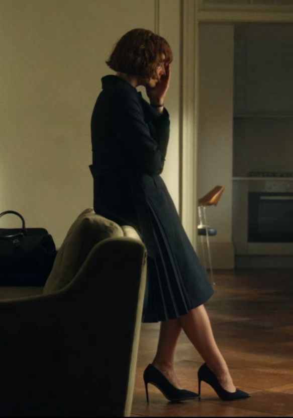 Pleated trench coat in black worn by Anna Barton (Charlie Murphy), seen in Obsession (S01E04)