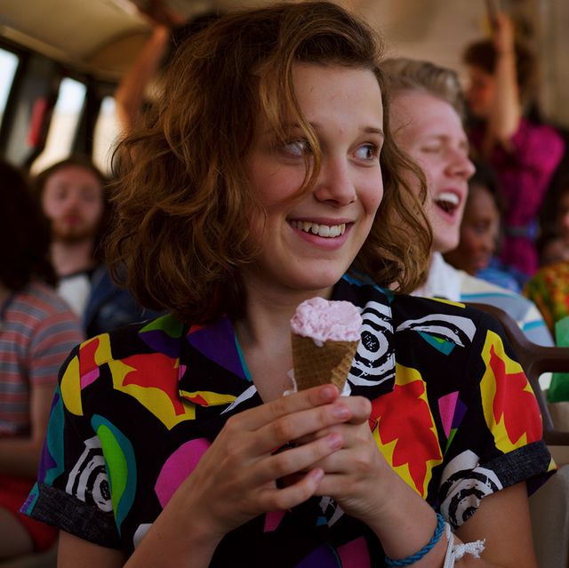 eleven-costumes-stranger-thing-romper-look-colorfuj-jumpsuit-and-ice-cream