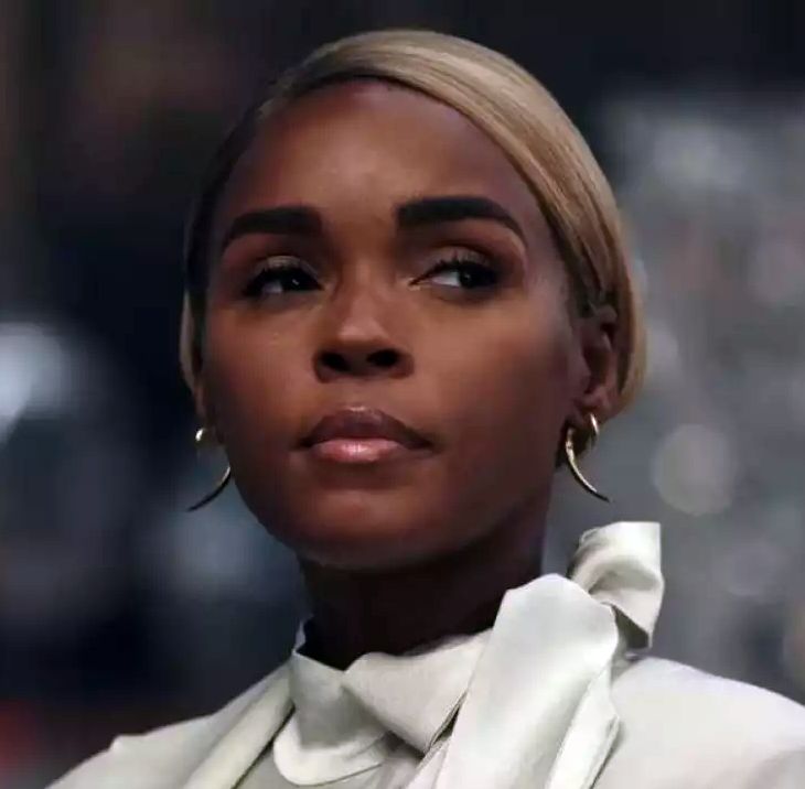 Shaun Leane Hook Golden Earrings Worn by Andi Brand (Janelle Monáe) in Glass Onion A Knives Out Mystery