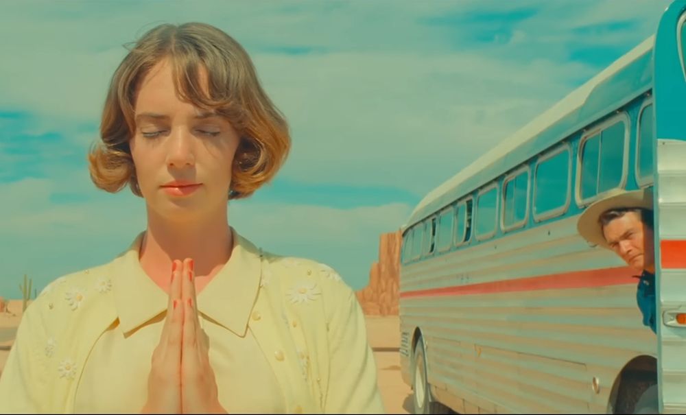 Yel­low flower cardi­gan worn by Maya Hawke as seen in As­ter­oid City