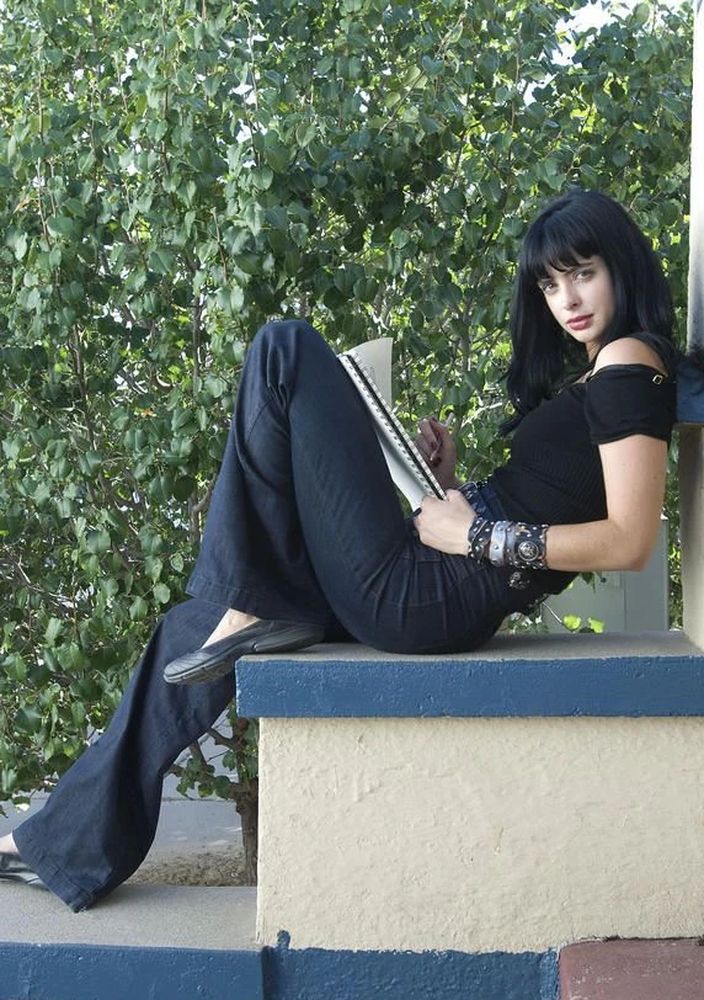 Jane Margolis’ Breaking Bad Outfits - Jane’s Classic 00’s Flared Jeans and Ballet Pumps