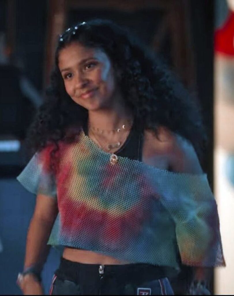 Julie and the Phantoms Outfits -Tie-dye 90s Shirt