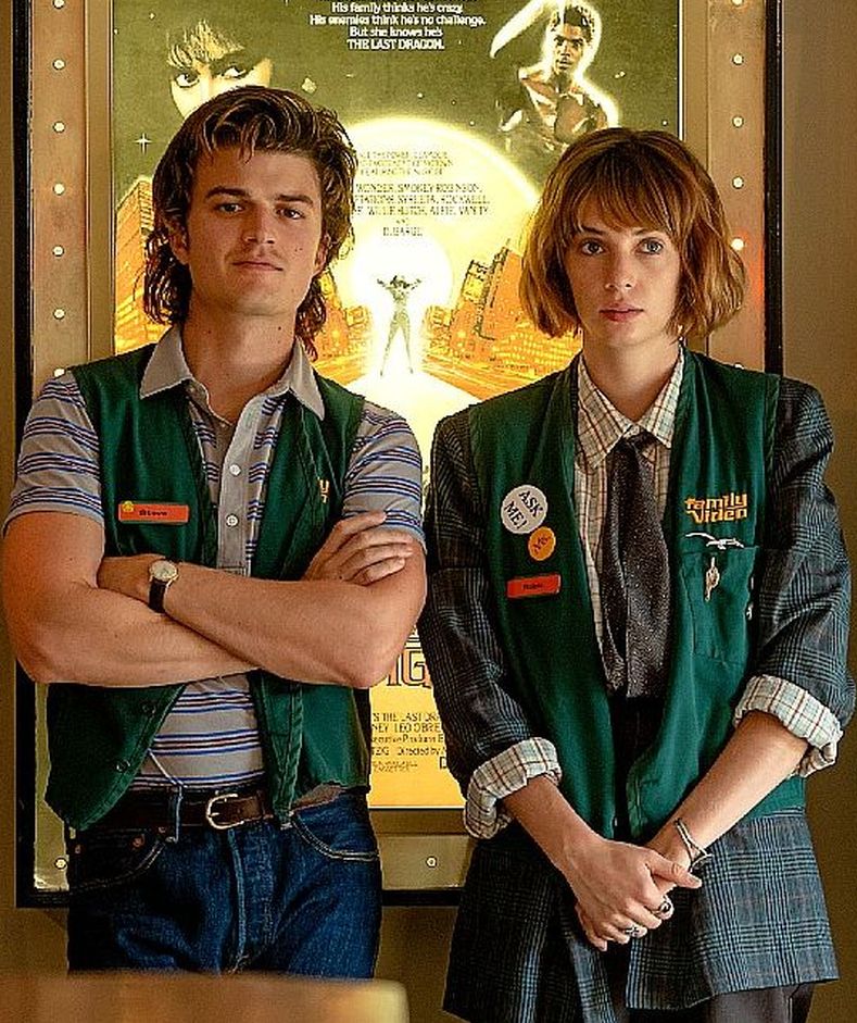 Robin Buckleys’s Outfits - Checked Oversized Blazer in Stranger Things