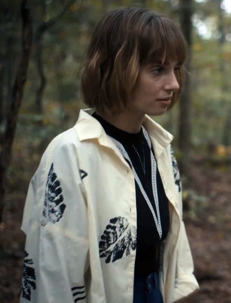 Robin Buckleys’s Outfits - Leaf Print Button-up Shirt in Stranger Things