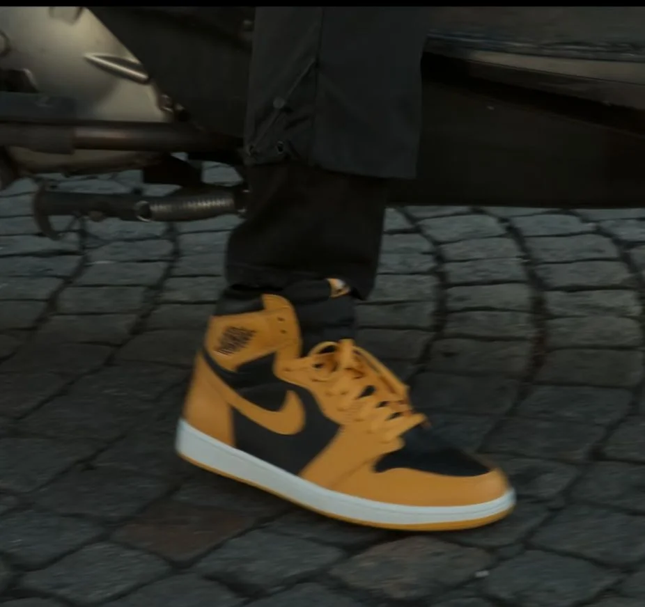 Nike-Jordan-Orange-Netflix-Lupin