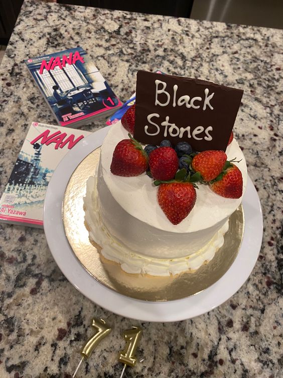 nana-gift-ideas-black-stone-cake