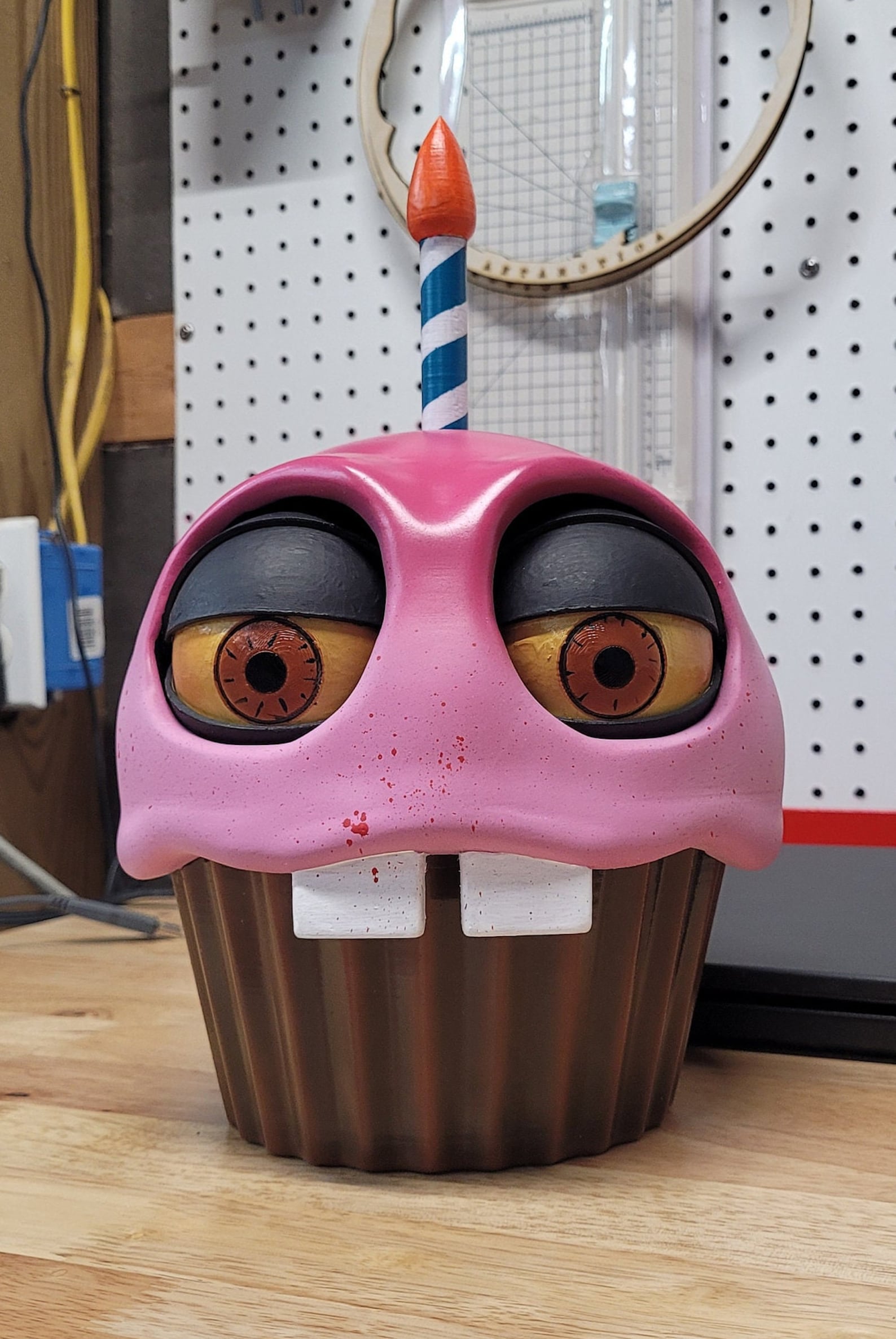 Five Nights at Freddy's Gifts Cupcake "Carl" 3D Replica