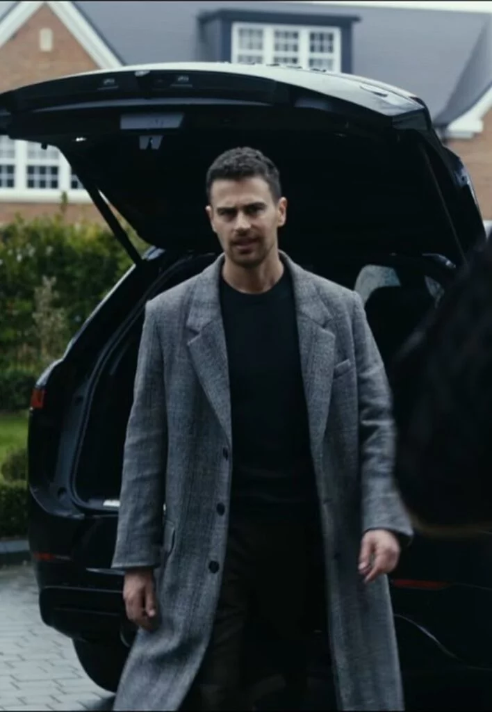 Eddie Coat Outfit-Netflix-TheGentlemenE6AllEventualities-2730