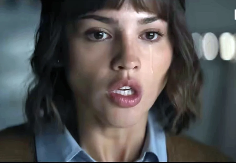 Eiza-Gonzalezs-Uniform-of-Pale-Blue-Button-up-Shirts-as-Auggie-Salazar