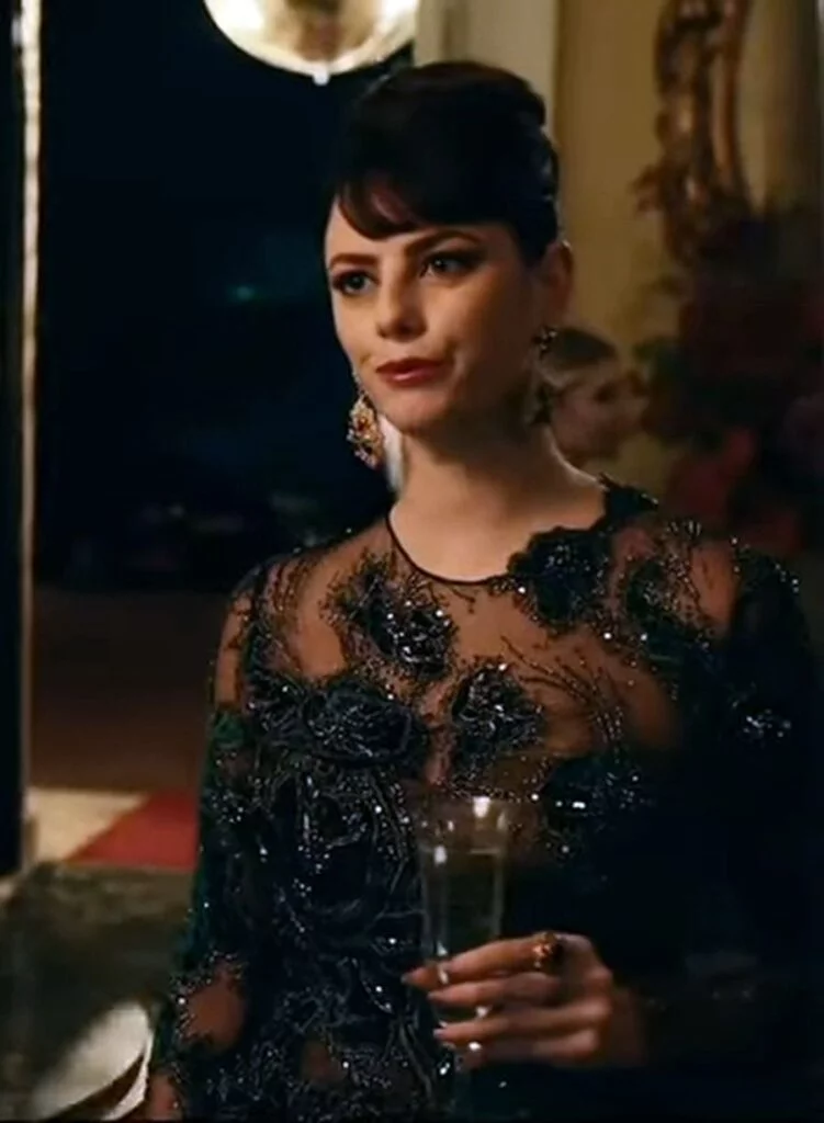 Susie-Glass-Glamorous-Marchesa-Gown-in-Netflixs-The-Gentlemen