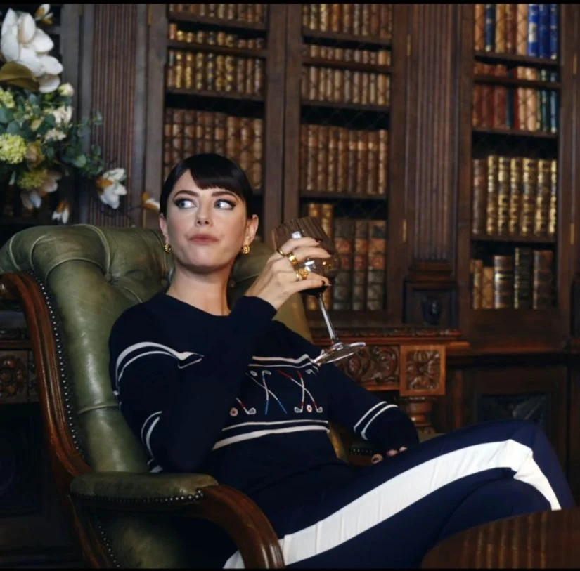 Susie-Golf-Sweater-Outfit-Netflix-TheGentlemenE5IveHundredsofCousins-339-1
