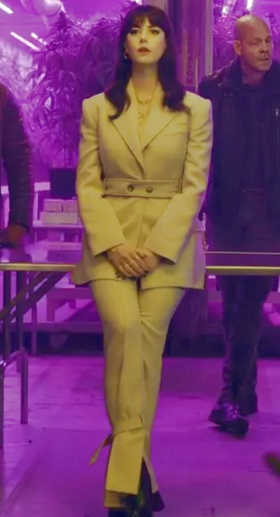 Susie-Netflix-TheGentlemen-TV-Show_Beige-Suit-Outfit