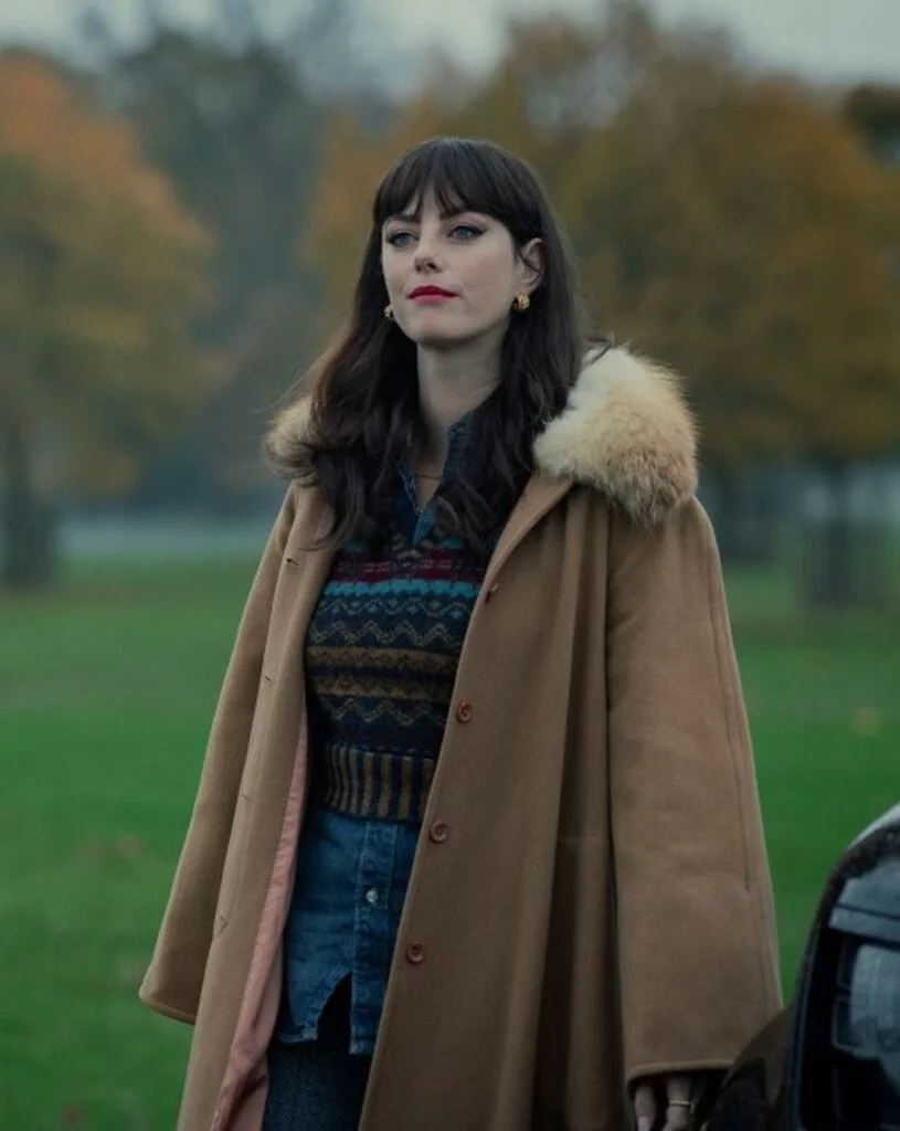 susie-glas-coat-in-the-gentlemen-netflix-1