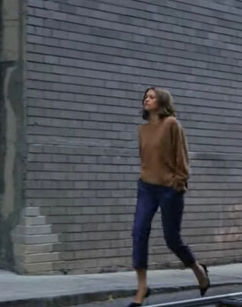 The-Subtle-Statement-Cashmere-Brown-Sweater-worn-by-Tashi-in-Challengers-2